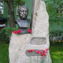 К памятнику народного поэта Дагестана Расула Гамзатова в Санкт-Петербурге возложили цветы